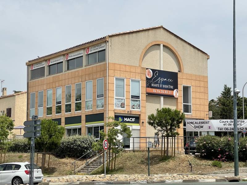 LOCATION  CABINET MEDICAL - PARAMEDICAL - ESTHETIQUE A SIX FOURS LES PLAGES par BUROFACIL