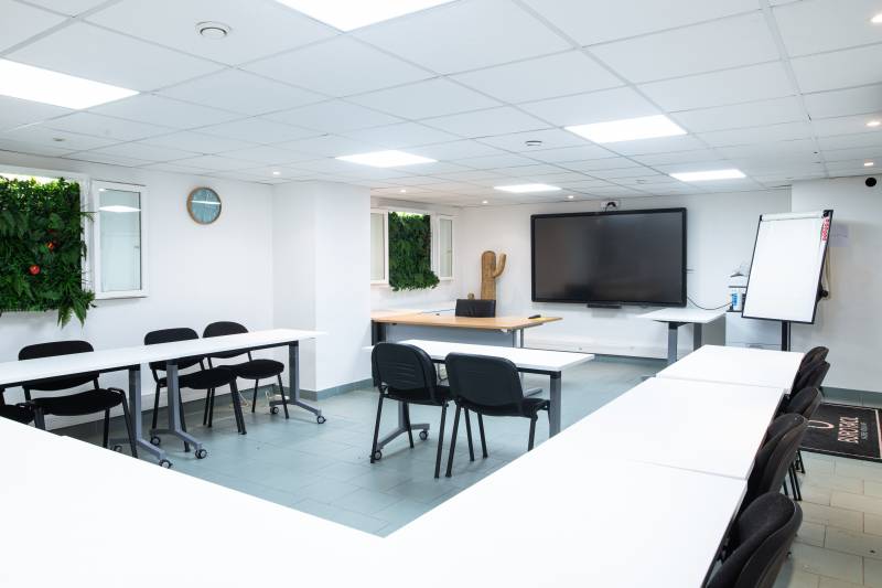 Salle de réunion à louer avec écran géant interactif tactile à La Seyne sur Mer Var 83